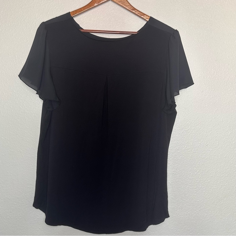 Fortune + Ivy Women's XL Black Short-Sleeve Flutter Top with button details